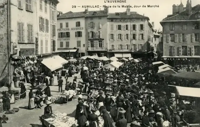 Le marché d'Aurillac vers 1910. Le marché d'Aurillac vers 1910